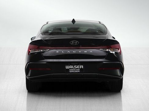 Used 2025 Hyundai Elantra SEL image 4