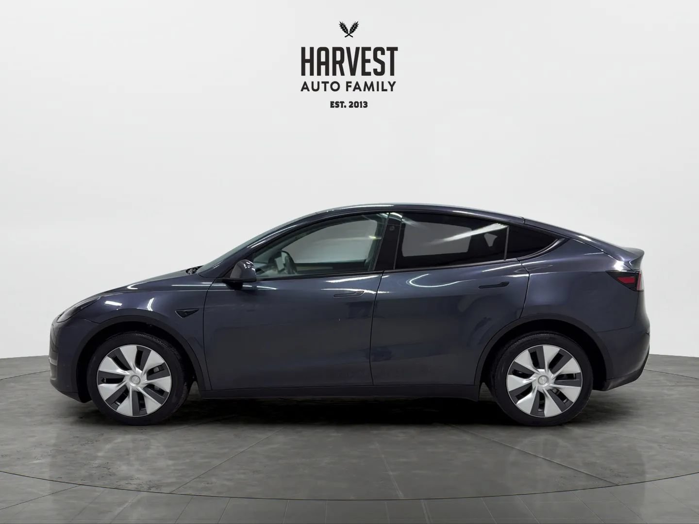 Used 2024 Tesla Model Y Long Range AWD/4WD image 2
