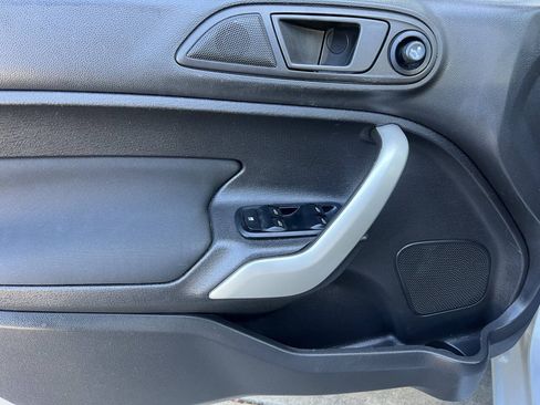 Used 2012 Ford Fiesta SE FWD image 24