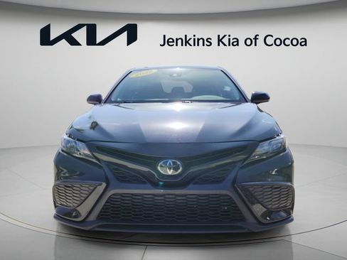 Used 2022 Toyota Camry SE FWD image 12