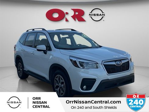Used 2021 Subaru Forester Premium image 3