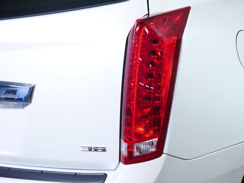 Used 2015 Cadillac SRX Luxury w/ Driver Awareness Package AWD/4WD image 17