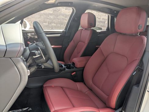 Used 2025 Porsche Macan image 5