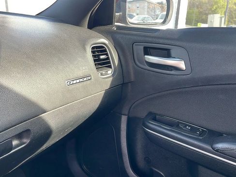 Used 2018 Dodge Charger SXT image 15