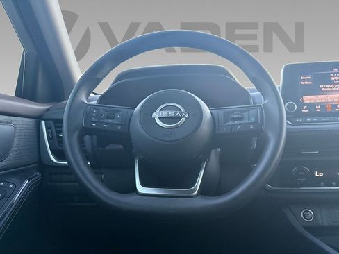 Used 2023 Nissan Rogue SV image 11