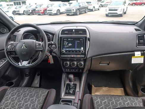 Used 2025 Mitsubishi Outlander Sport AWD image 16