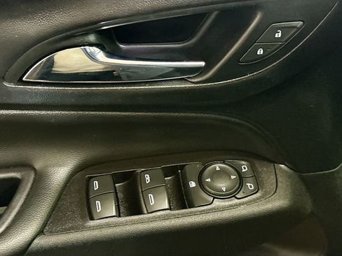 Used 2019 Chevrolet Equinox LT image 18