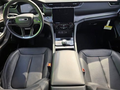 Used 2023 Jeep Grand Cherokee Overland image 10