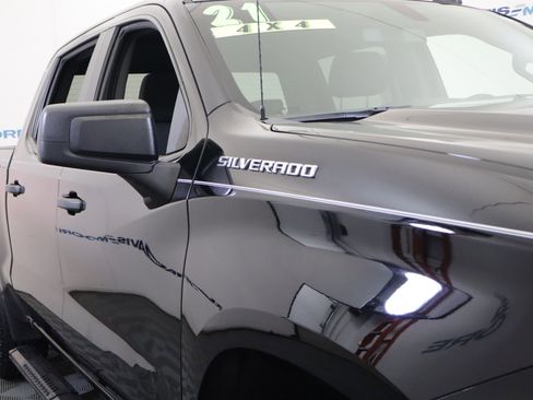 Used 2021 Chevrolet Silverado 1500 Custom image 3