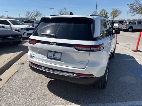 New 2026 Jeep Grand Cherokee Laredo AWD/4WD image 23