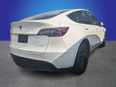 Used 2024 Tesla Model Y Long Range AWD/4WD image 4