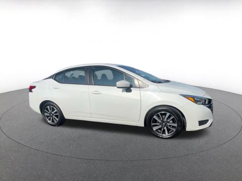 Used 2025 Nissan Versa SV image 2