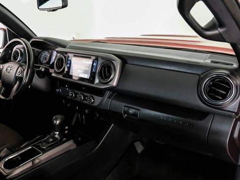 Used 2016 Toyota Tacoma TRD Sport w/ Towing Package RWD image 11
