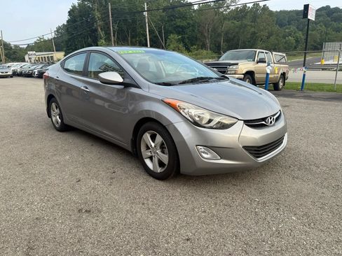 Used 2013 Hyundai Elantra GLS w/ Preferred Pkg FWD image 3