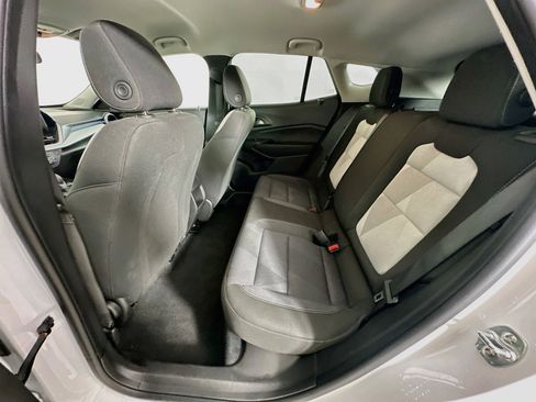 Used 2025 Chevrolet Trax LS FWD image 27