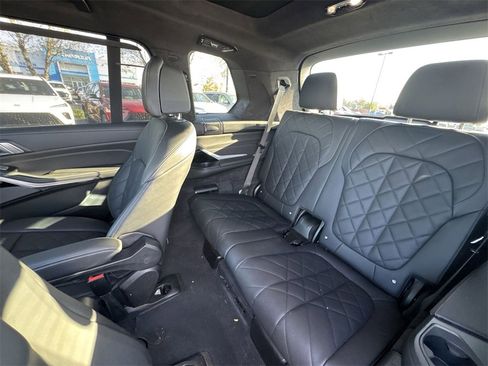 Used 2023 BMW X7 xDrive40i w/ M Sport Package image 24