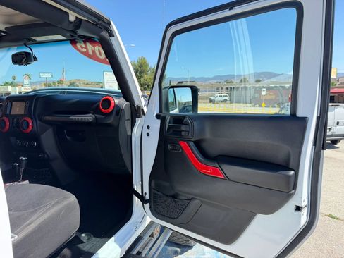 Used 2015 Jeep Wrangler Unlimited Sport w/ Quick Order Package 24S AWD/4WD image 20
