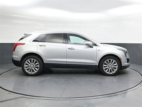 Used 2017 Cadillac XT5 Platinum image 3