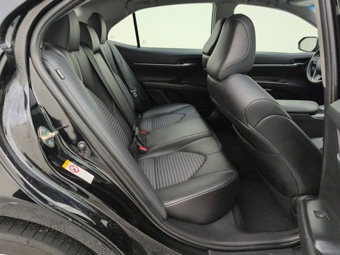 Used 2018 Toyota Camry SE image 17