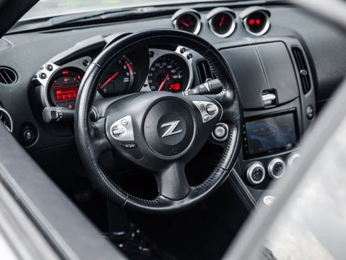 Used 2013 Nissan 370Z Coupe RWD image 59