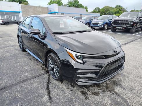 Used 2023 Toyota Corolla SE w/ SE Premium Package FWD image 3