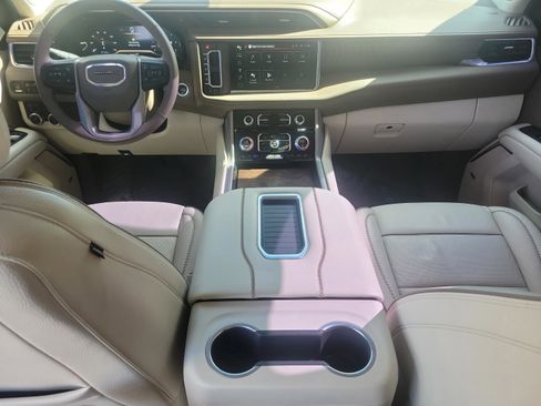 Used 2023 GMC Yukon XL Denali image 13