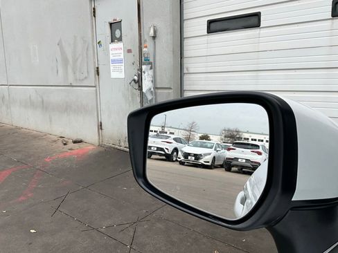 Used 2025 Nissan Versa SV image 18