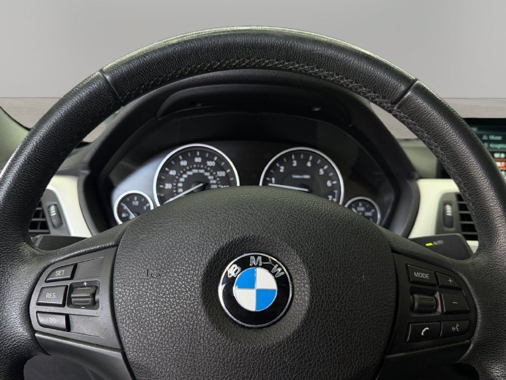 Used 2017 BMW 320i Sedan RWD image 20