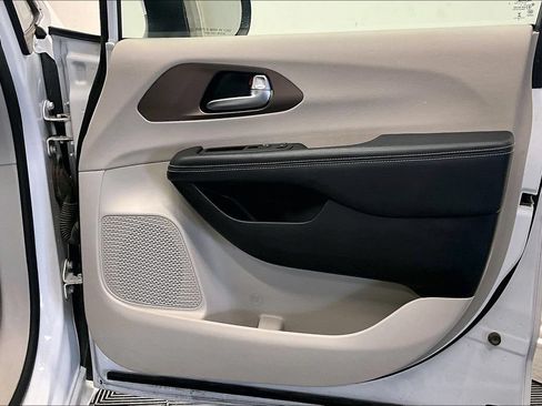 Used 2023 Chrysler Voyager LX FWD image 26