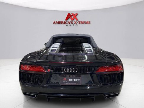 Used 2017 Audi R8 V10 w/ Carbon Exterior Package image 4