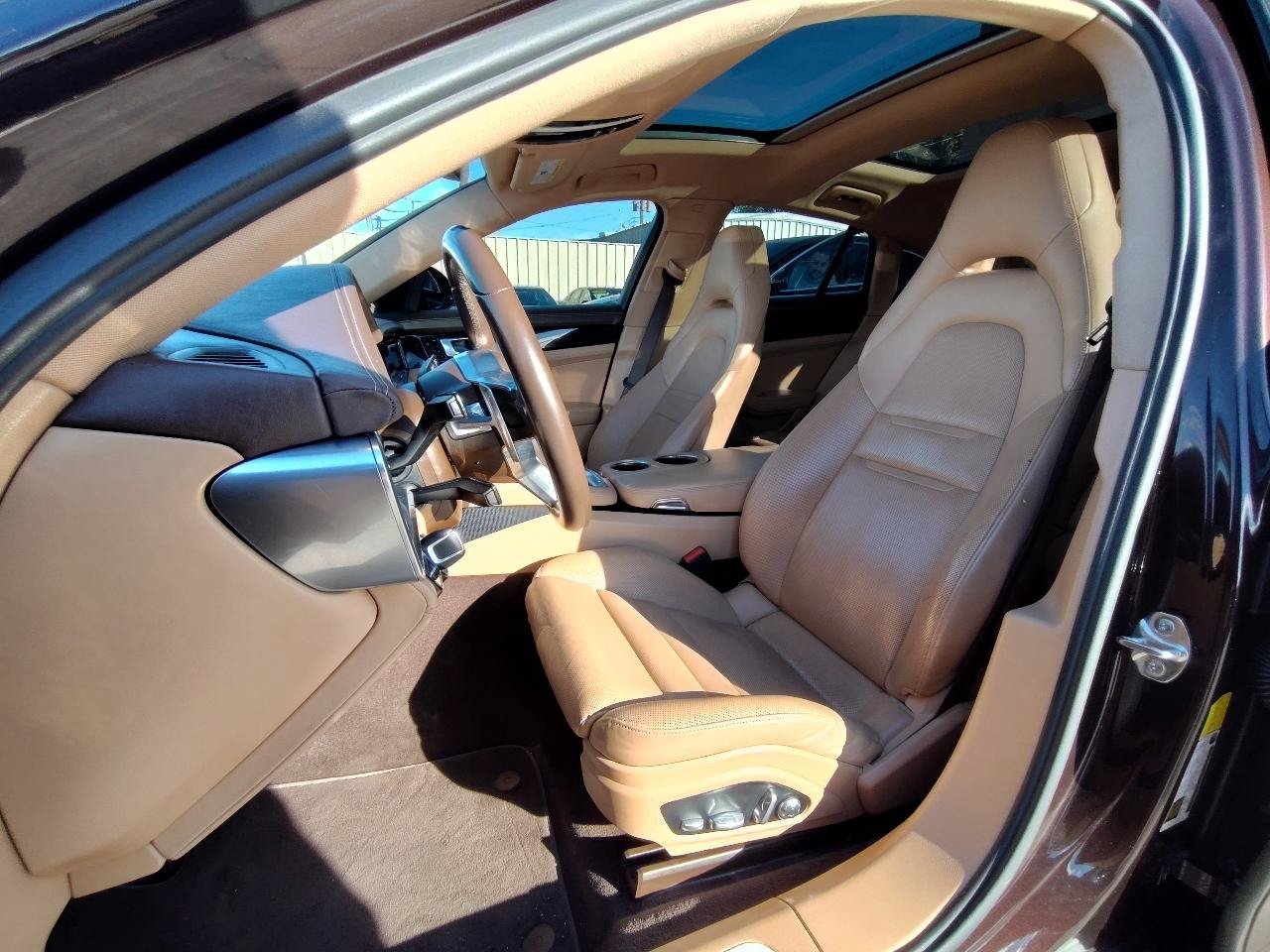 Used 2018 Porsche Panamera RWD image 17