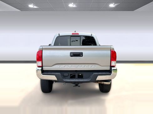 Used 2016 Toyota Tacoma SR5 image 9