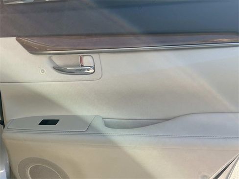 Used 2015 Lexus ES 300h image 21