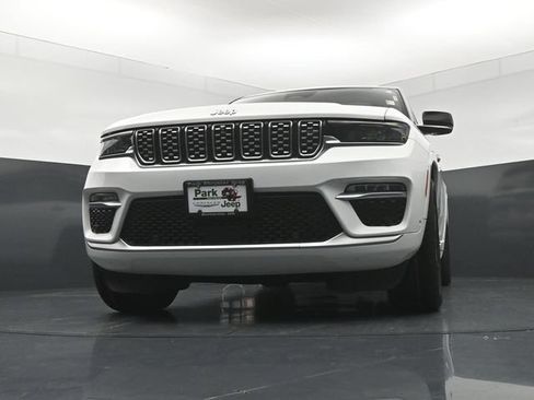 Used 2022 Jeep Grand Cherokee Summit AWD/4WD image 19
