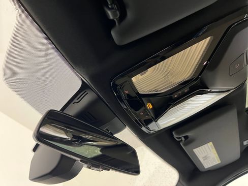 Used 2025 BMW 330i xDrive Sedan w/ Premium Package AWD/4WD image 17