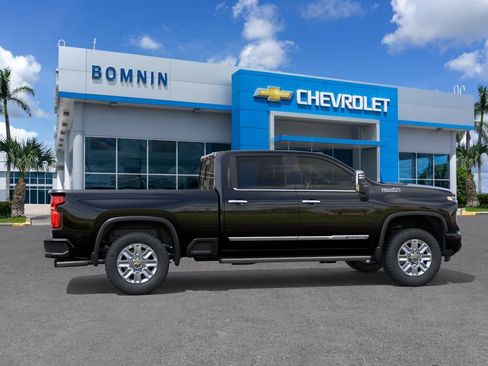 New 2026 Chevrolet Silverado 2500 High Country w/ High Country Premium Package AWD/4WD image 6