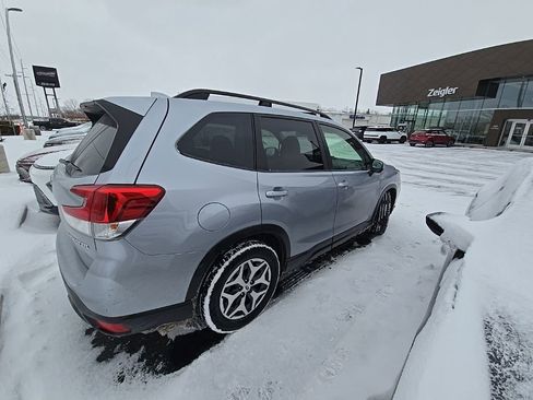 Used 2019 Subaru Forester Premium image 6