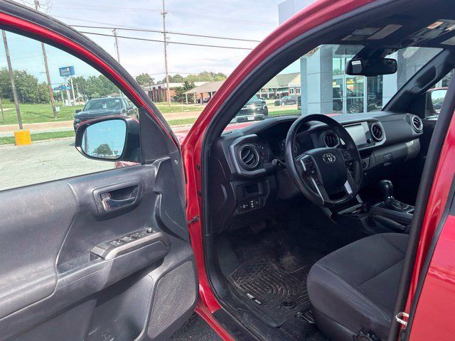 Used 2018 Toyota Tacoma TRD Off-Road AWD/4WD image 35