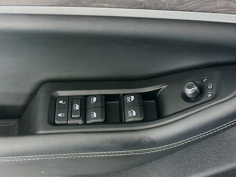 Used 2023 Jeep Grand Cherokee 4WD 4xe image 15