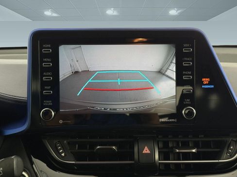 Used 2020 Toyota C-HR XLE FWD image 17