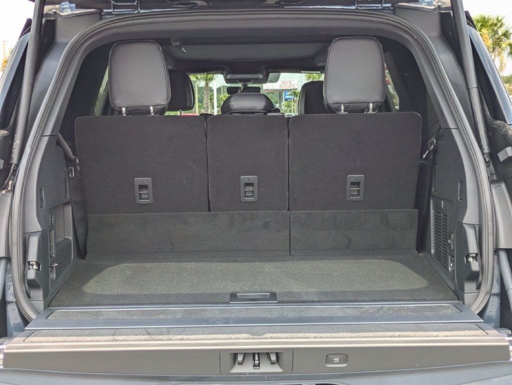 New 2027 Lincoln Navigator Reserve w/ Jet Appearance Package RWD image 12