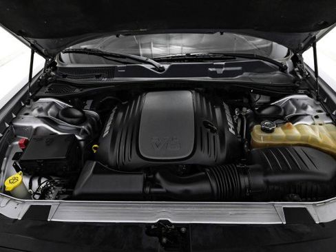 Used 2017 Dodge Challenger R/T image 28