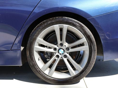 Used 2017 BMW 330i Sedan w/ Premium Package image 12