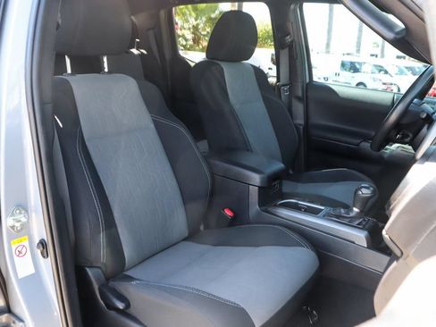 Used 2020 Toyota Tacoma TRD Off-Road AWD/4WD image 38