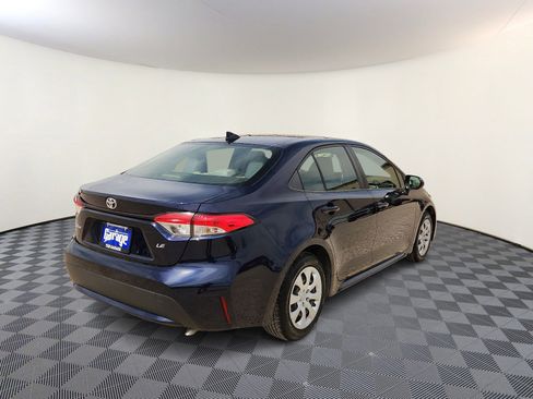Used 2021 Toyota Corolla LE image 4