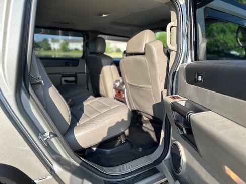 Used 2003 HUMMER H2 Luxury w/ Preferred Equipment Group image 36