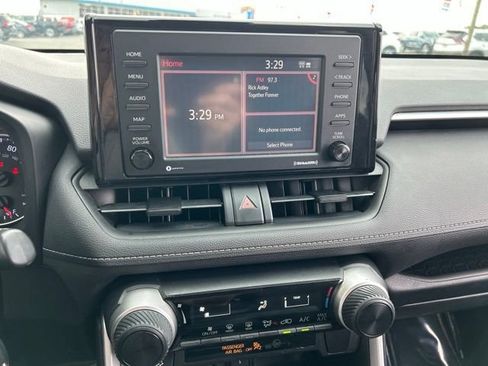 Used 2020 Toyota RAV4 LE FWD image 3