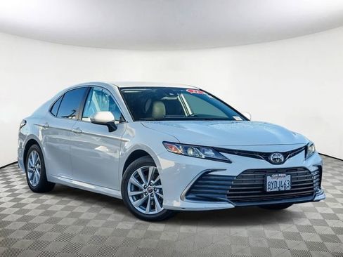 Used 2022 Toyota Camry LE image 2