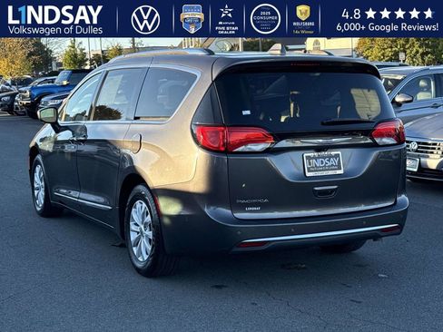 Used 2018 Chrysler Pacifica Touring-L Plus w/ Advanced Safetytec Group image 4