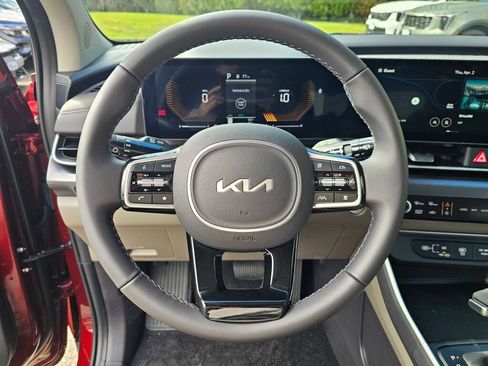New 2026 Kia Carnival FWD image 10